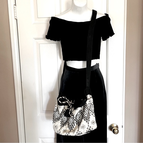 Crossbody Black White Fabric Bucket Boho Style Tote Bag Purse - Picture 1 of 7